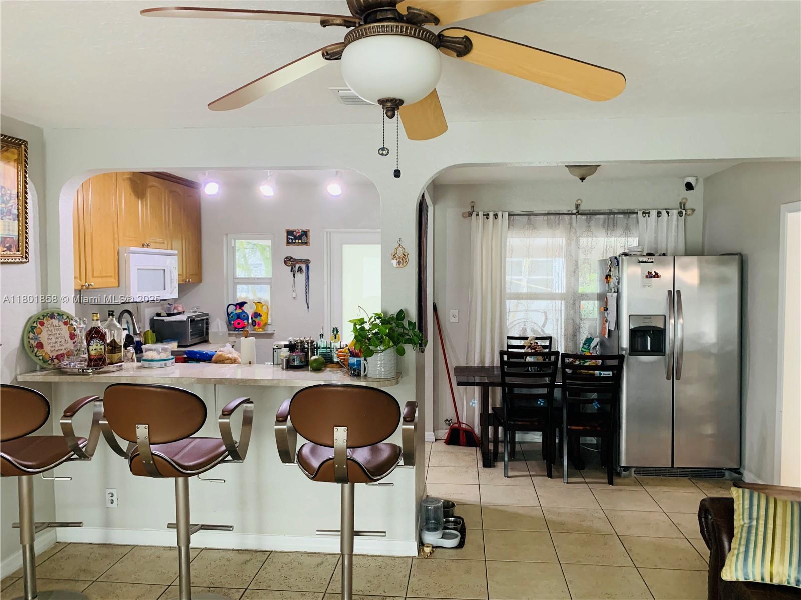 HOLLYWOOD LITTLE RANCHES - Residential