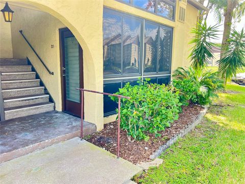 340 Pine Ridge Cir D-1 Green Acres FL 33463