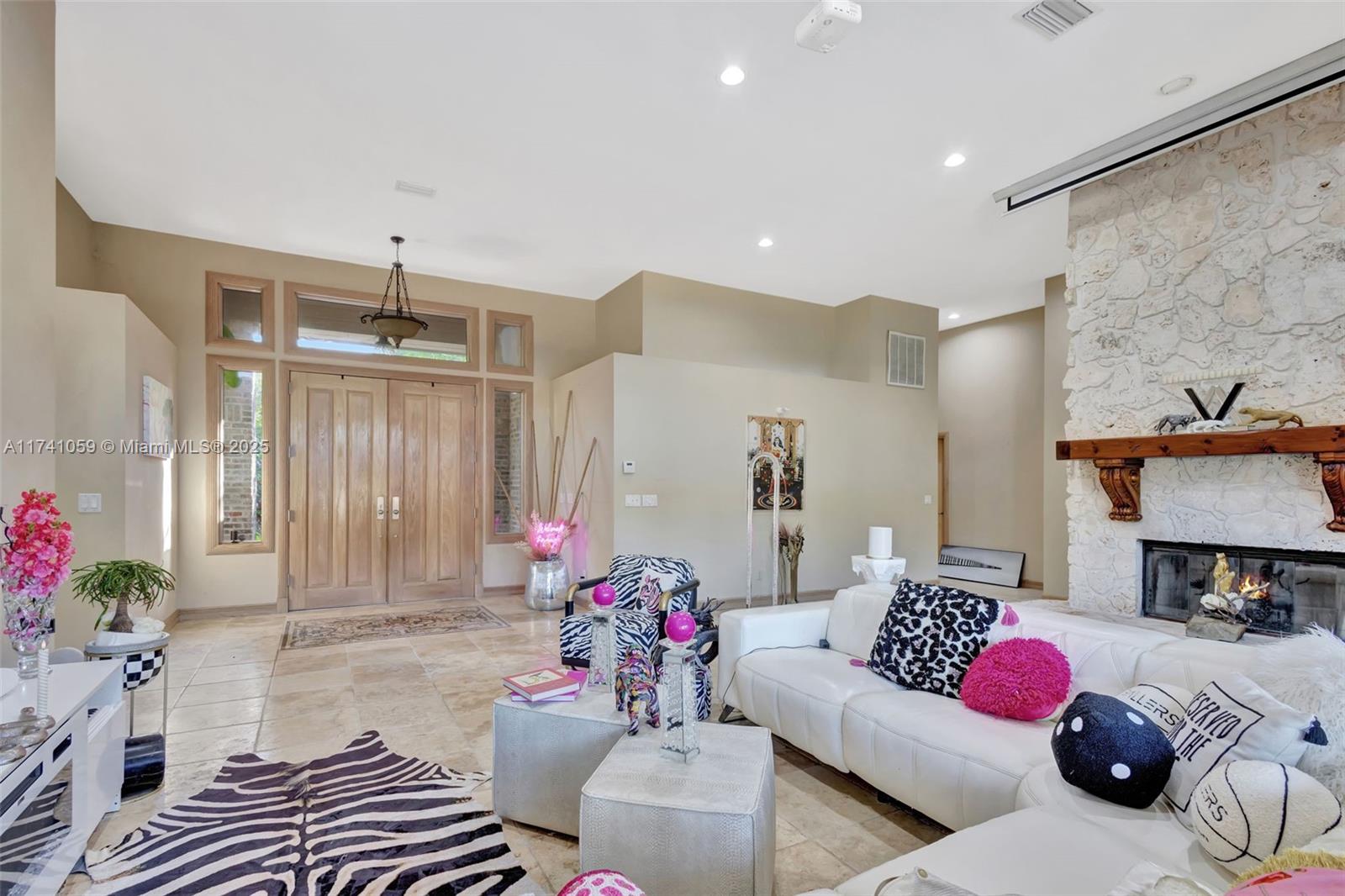 LAKERIDGE - Residential