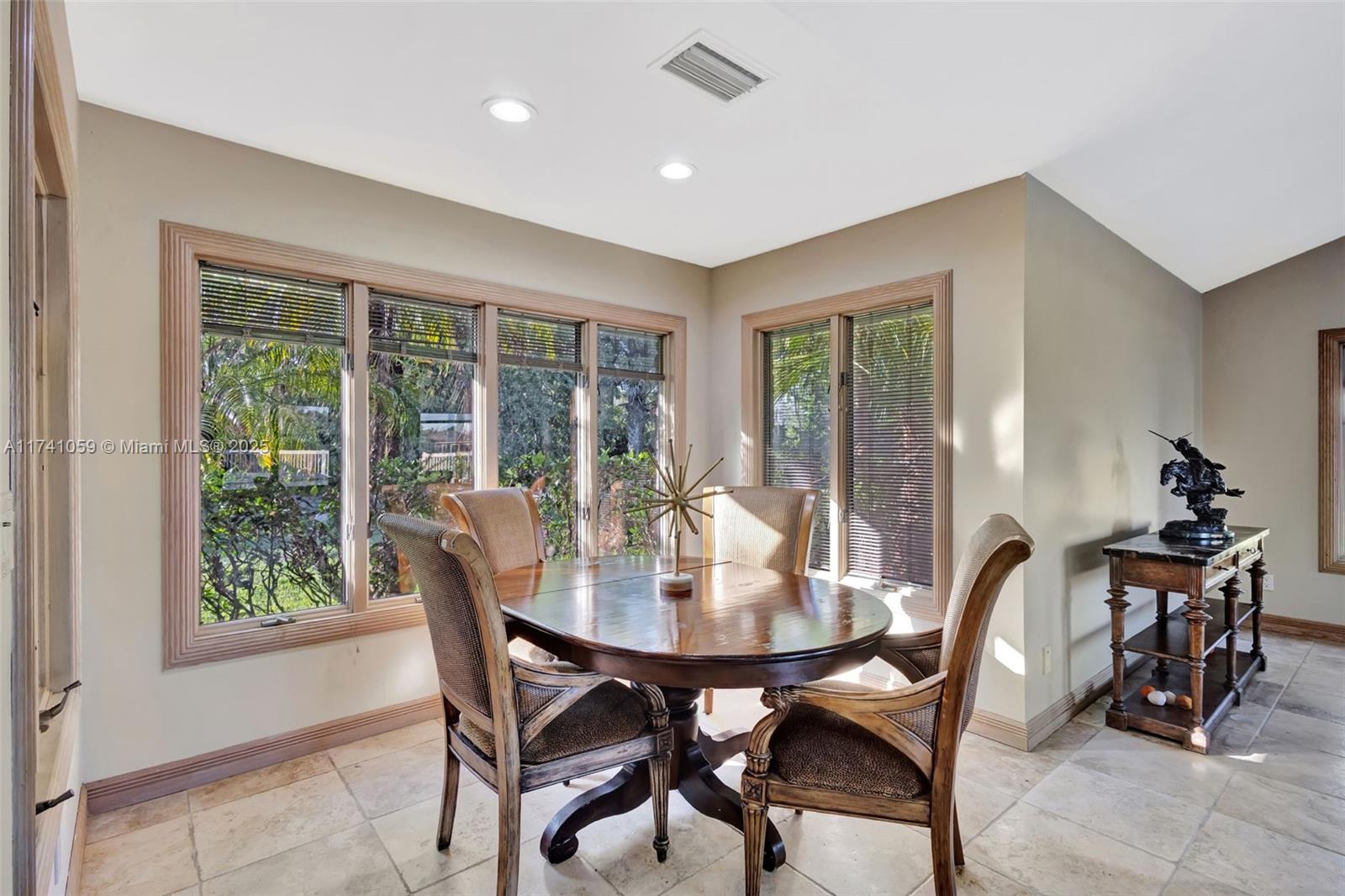 LAKERIDGE - Residential