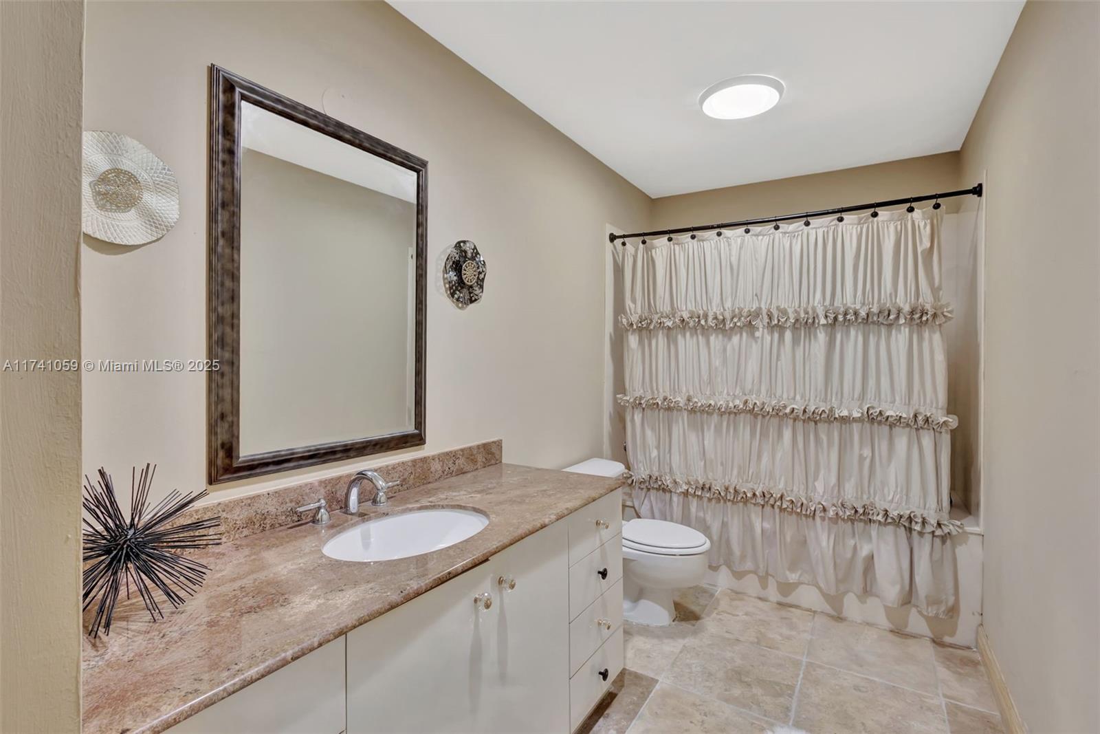 LAKERIDGE - Residential