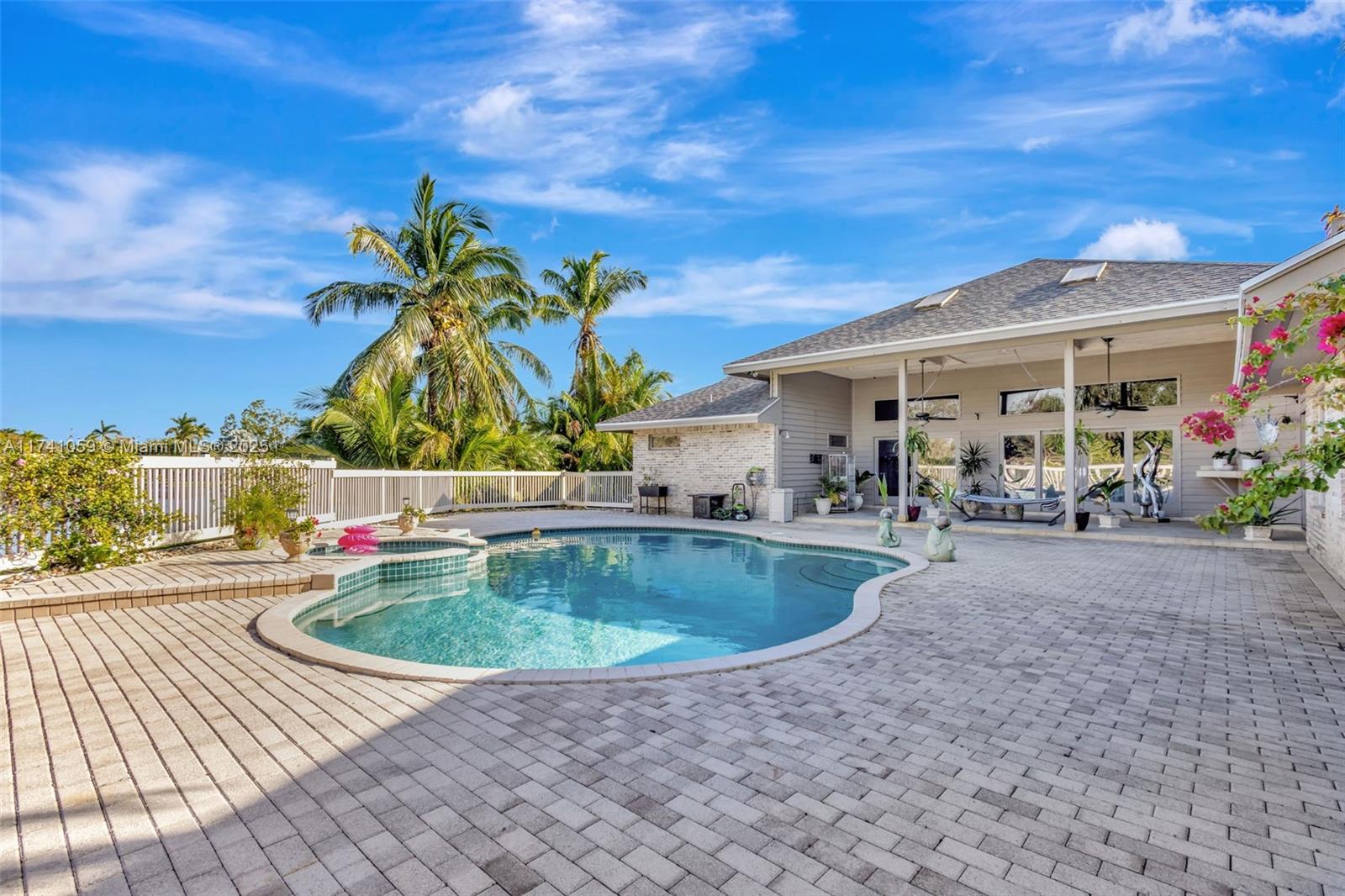 LAKERIDGE - Residential