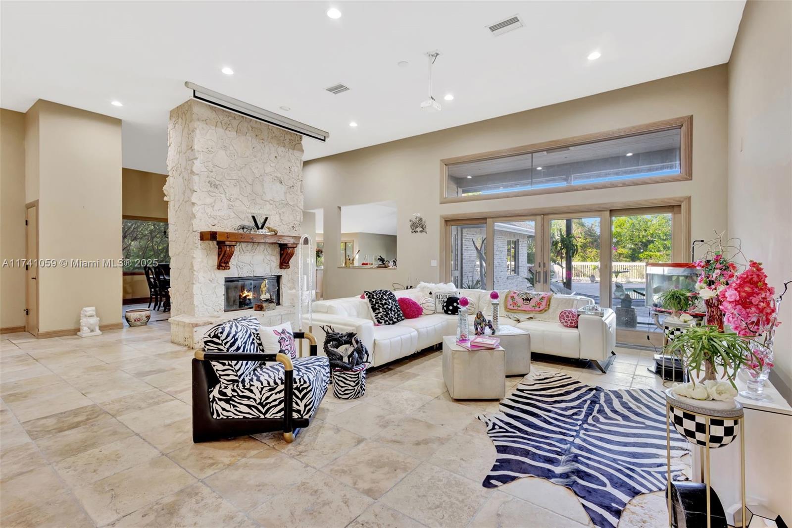 LAKERIDGE - Residential