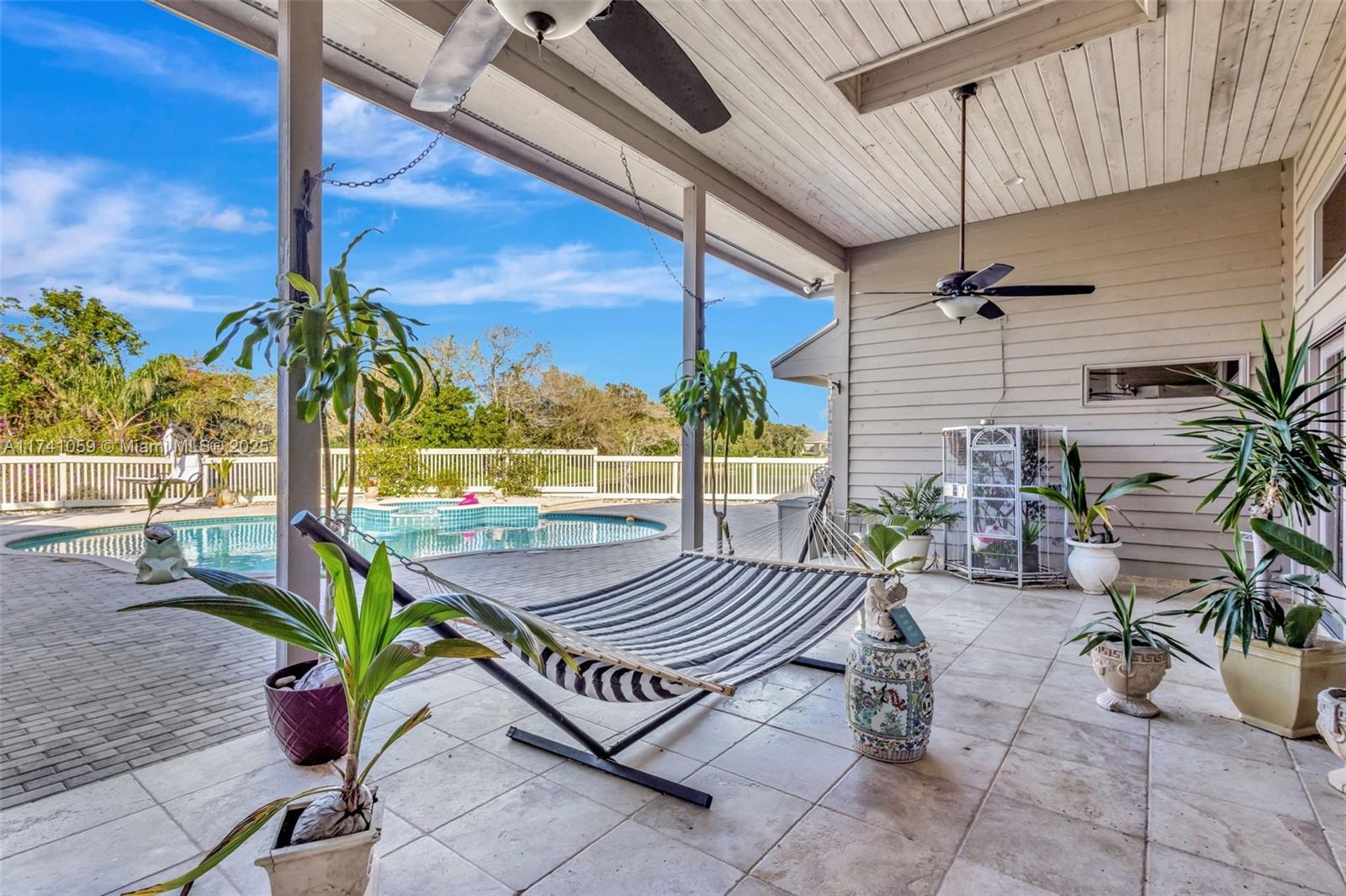 LAKERIDGE - Residential