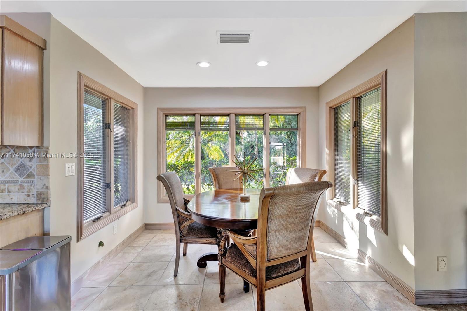 LAKERIDGE - Residential