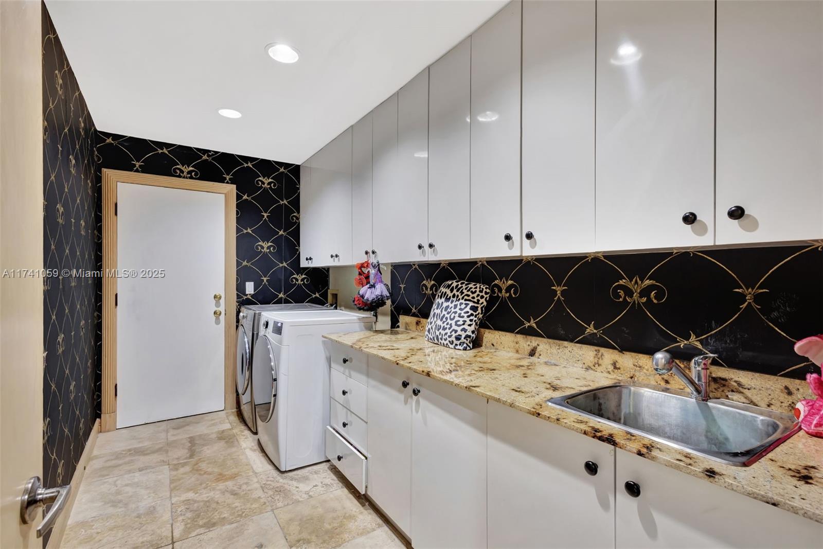 LAKERIDGE - Residential