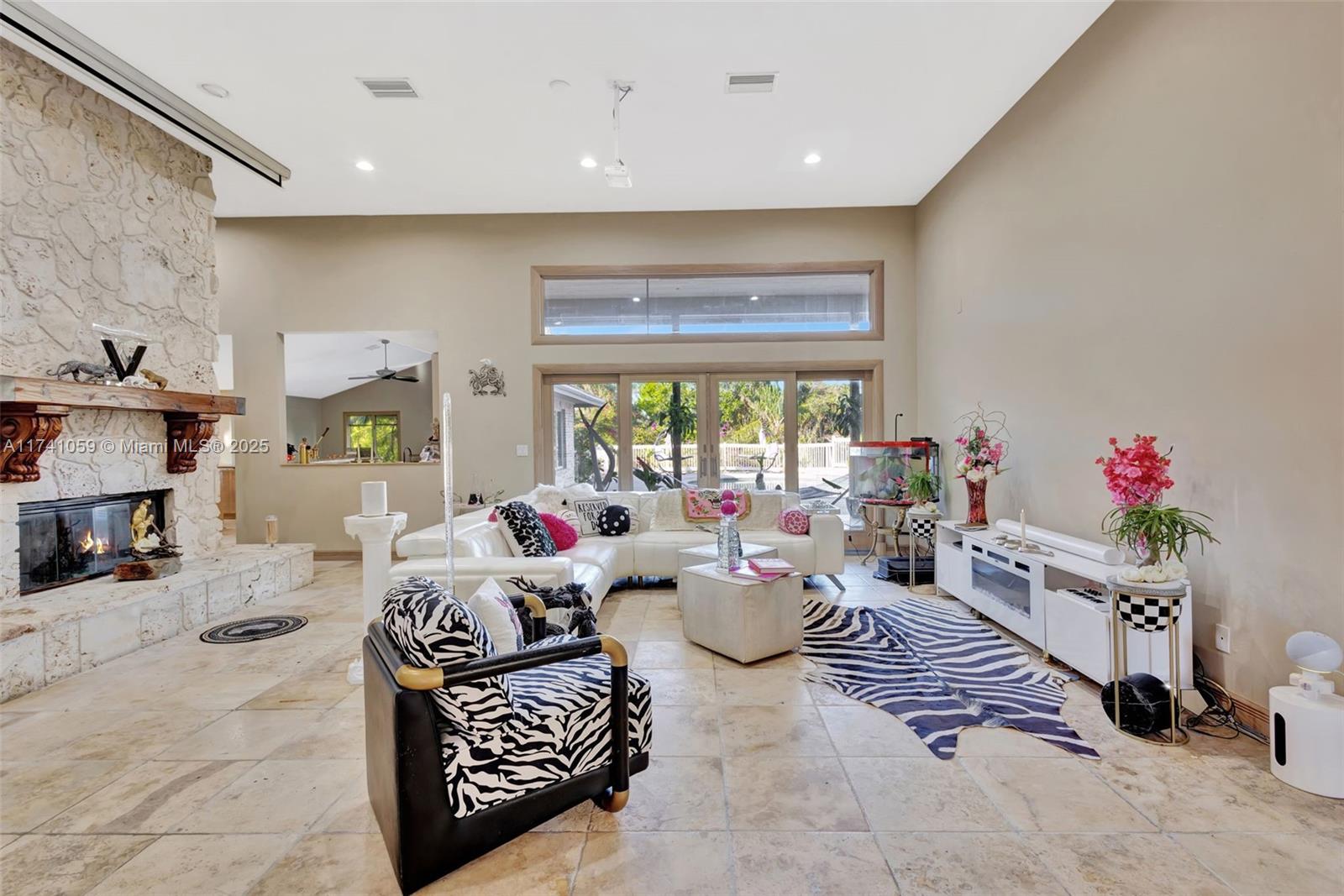LAKERIDGE - Residential