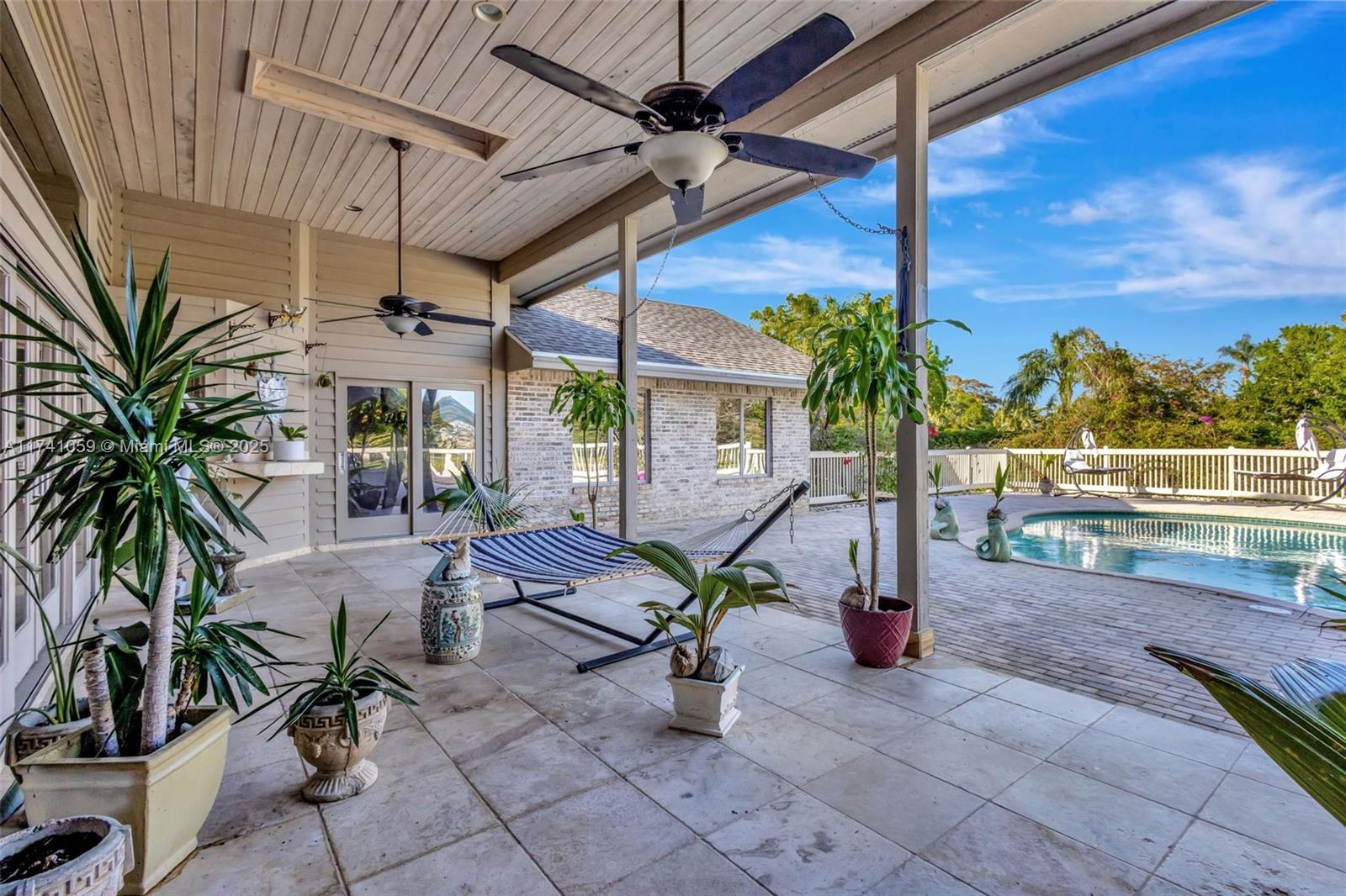 LAKERIDGE - Residential