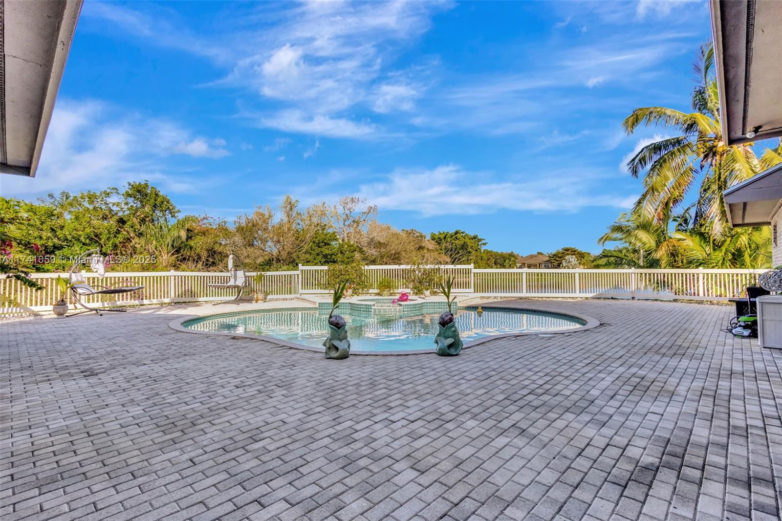 LAKERIDGE - Residential
