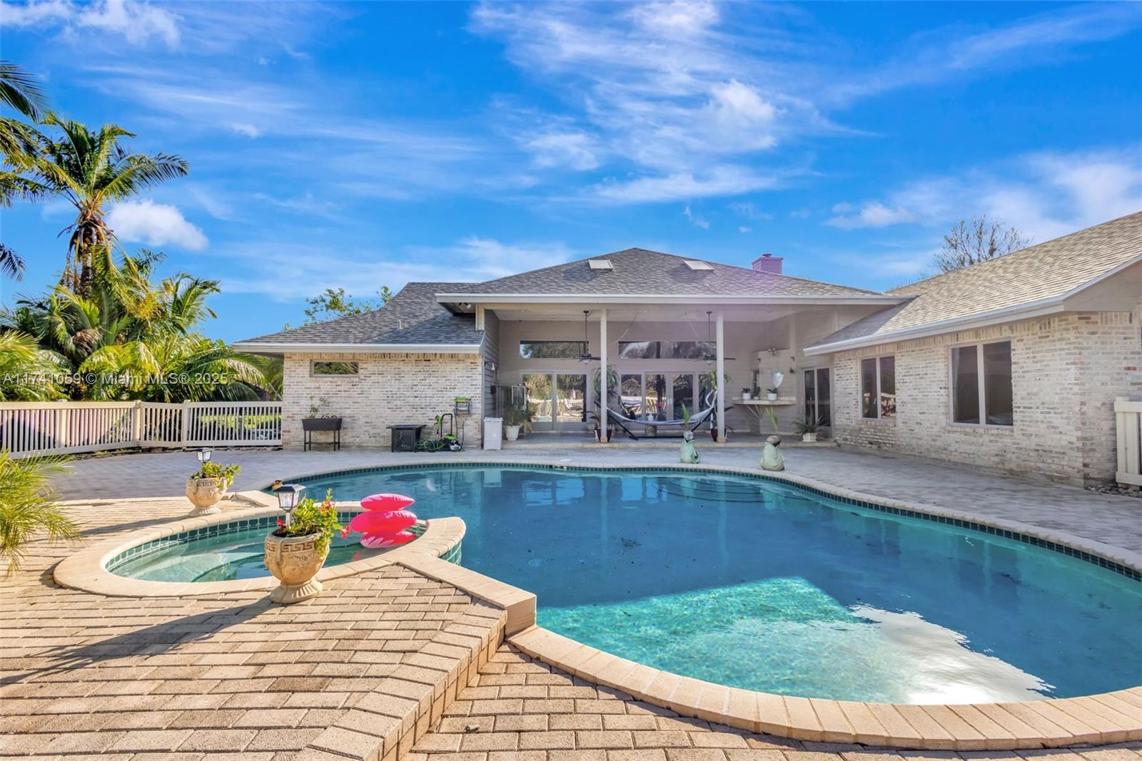 LAKERIDGE - Residential