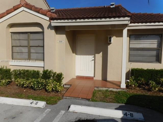Substantially updated villas in a gated community. Excellent subdivision at "The Moors" 2 Bedrooms/2 Bath. Great layout and floor plan. Washer and dryer inside the unit. Stainless steel appliances. Nice patio and storage room.
Nice patio and store room. Corner unit. Central A/C. The Moors is plenty of amenities with a great pool, child play area and clubhouse. Management on site .Security systems and guard at the gate.
Disponible after December 1/2025