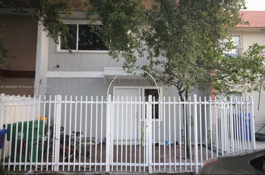 Charming 3-bedroom, 1.5-bathroom in the heart of Miami. Gated front entry with a private, fully fenced backyard. 
It is centrally located for easy access to major highways and restaurants. The house features large bedrooms, tile flooring, and a private washer/dryer.