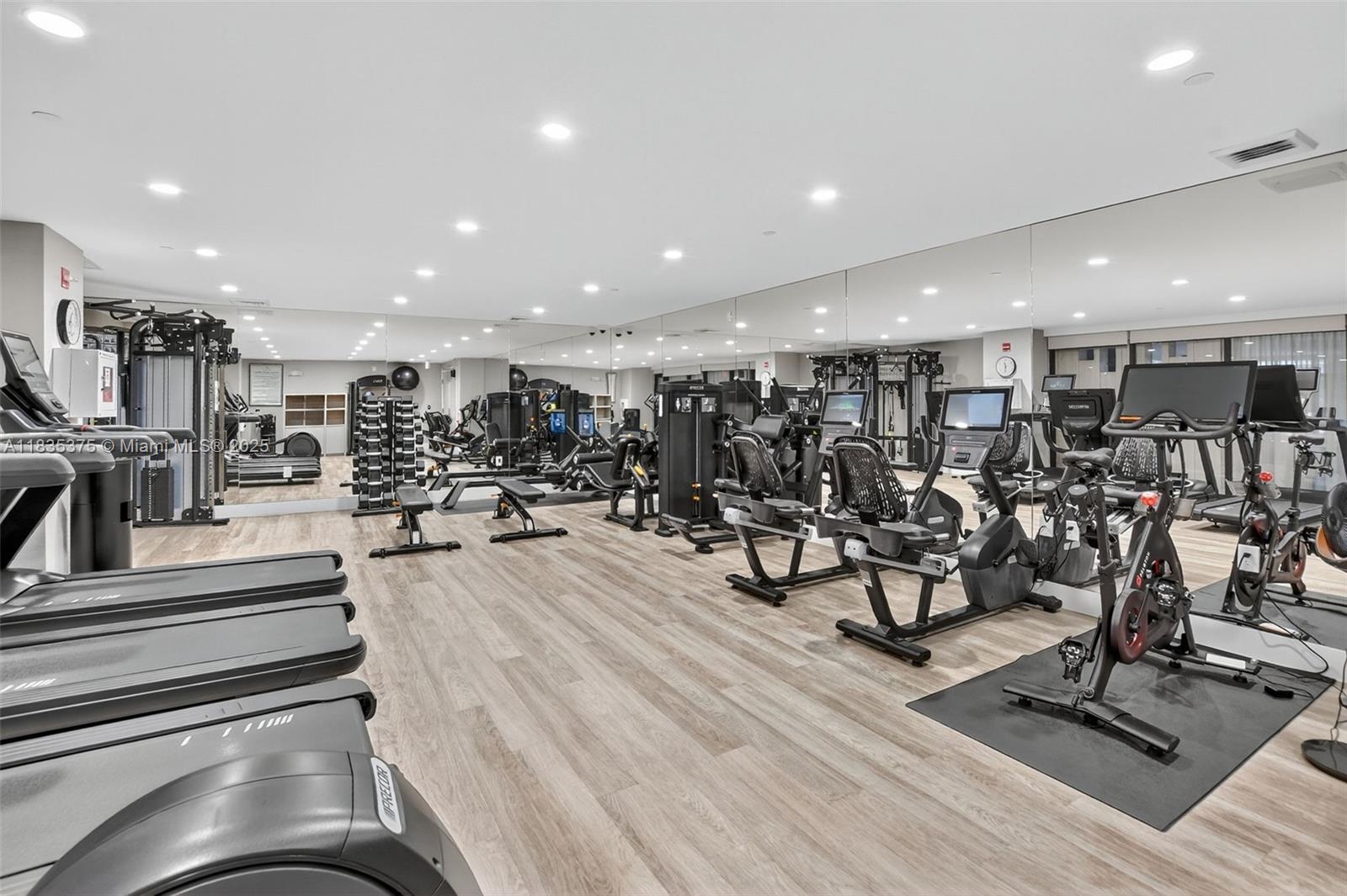 200 EAST PALMETTO PARK CO - Residential