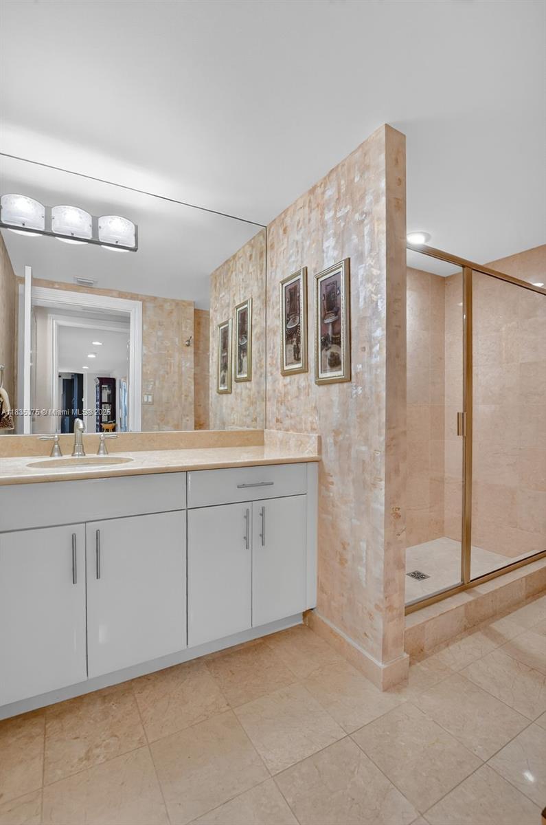 200 EAST PALMETTO PARK CO - Residential