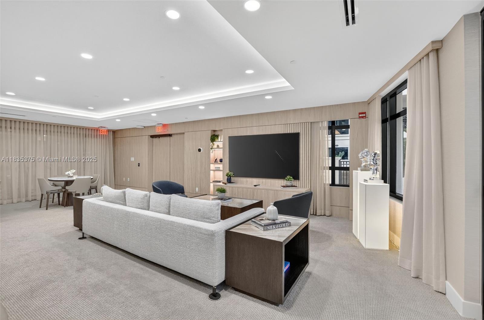 200 EAST PALMETTO PARK CO - Residential