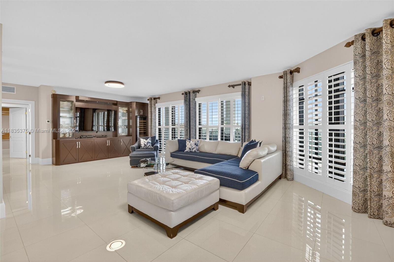 200 EAST PALMETTO PARK CO - Residential