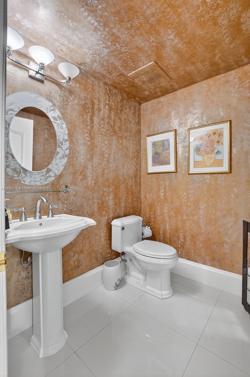200 EAST PALMETTO PARK CO - Residential