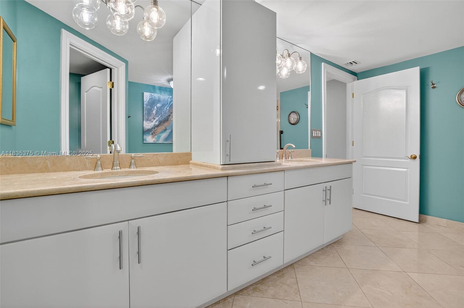 200 EAST PALMETTO PARK CO - Residential