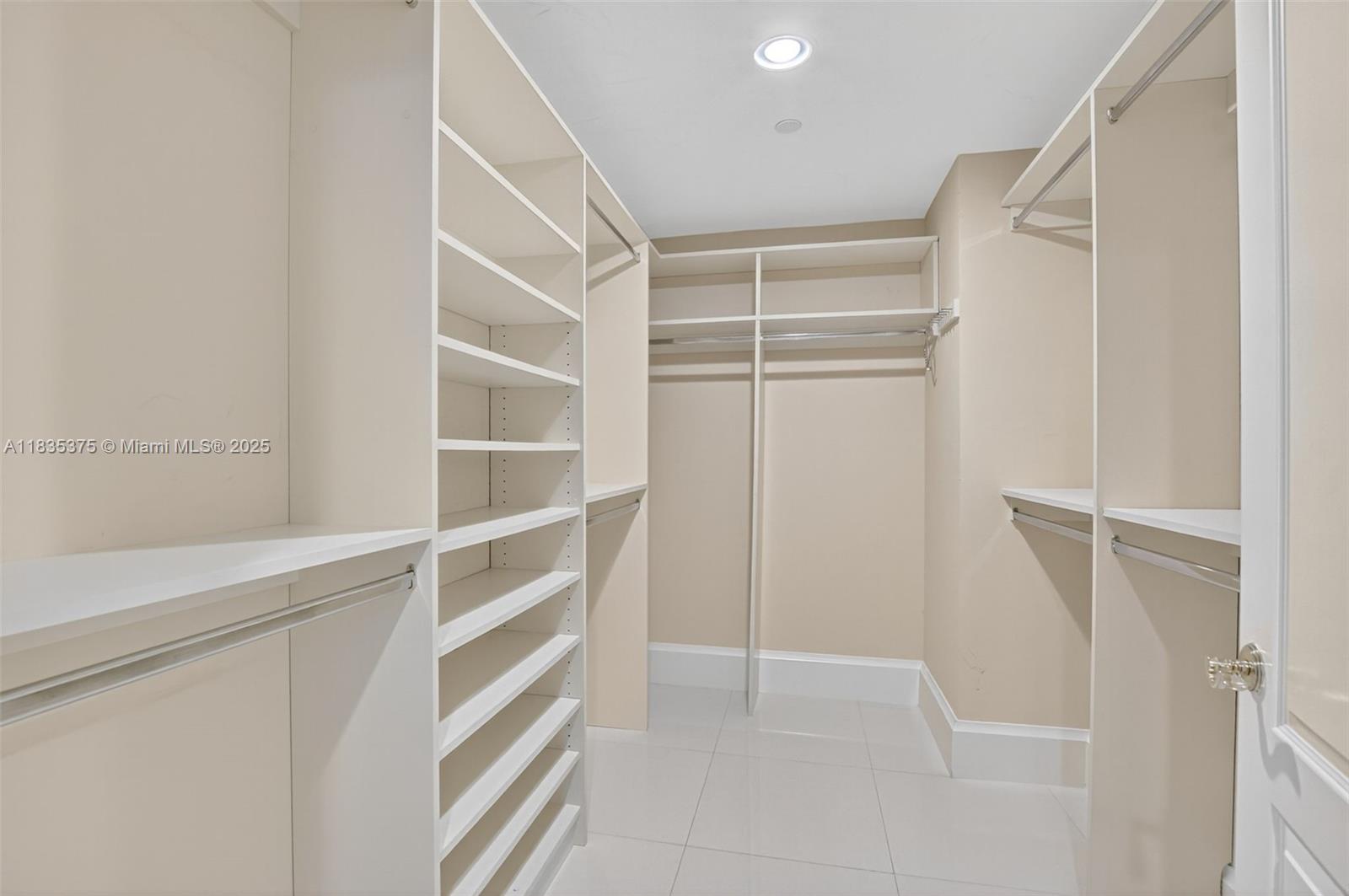 200 EAST PALMETTO PARK CO - Residential