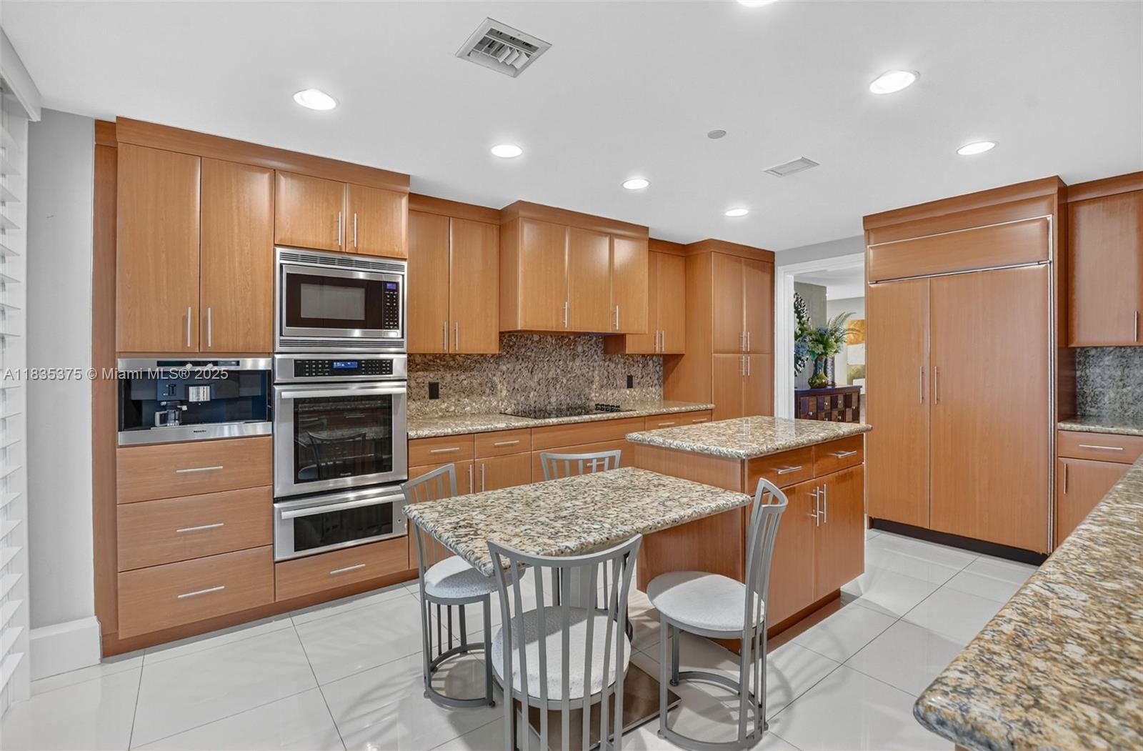 200 EAST PALMETTO PARK CO - Residential