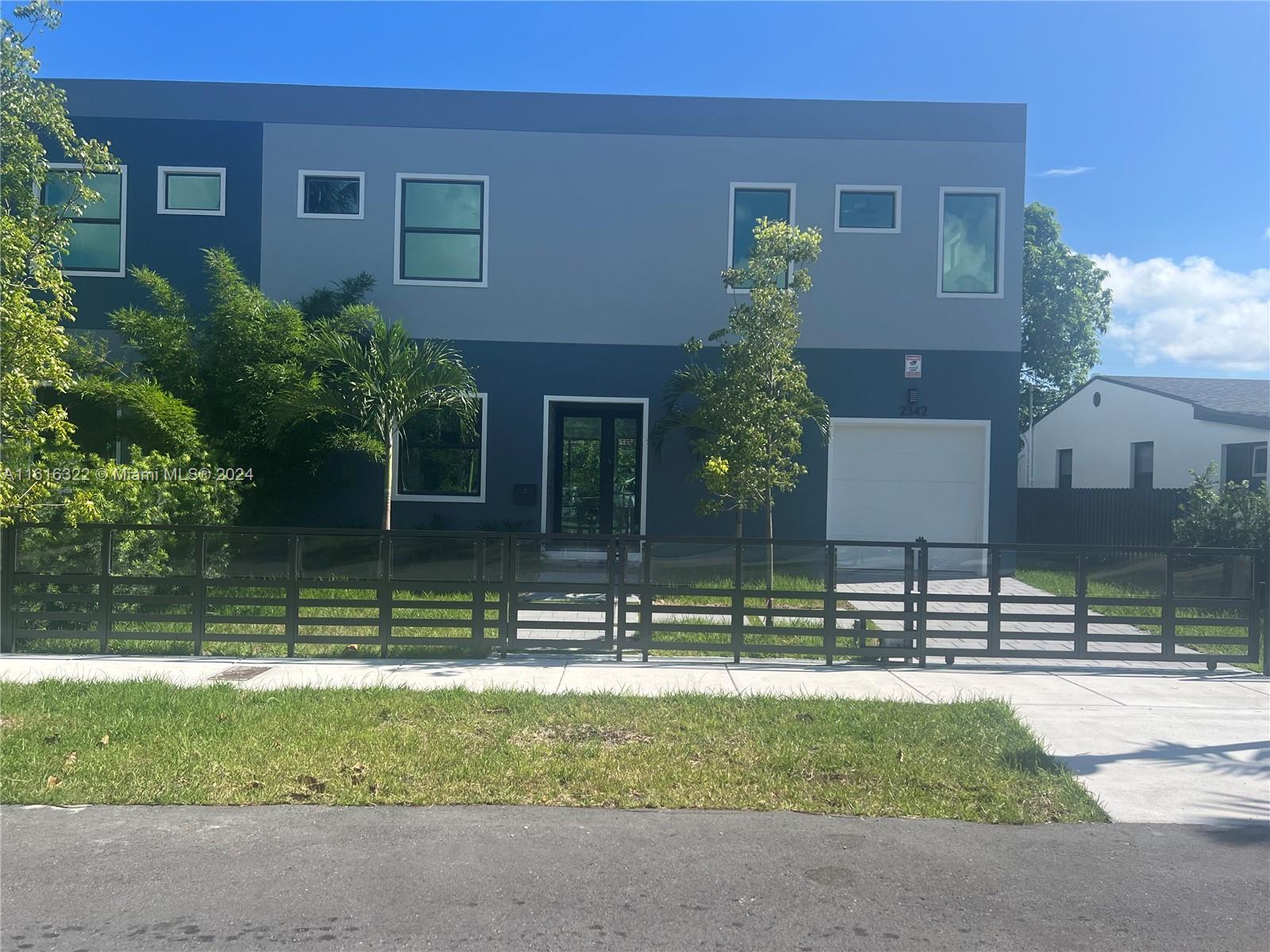 View Miami, FL 33145 townhome