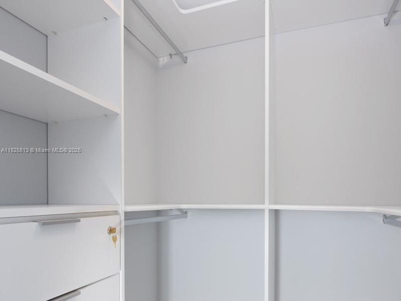 ICON BRICKELL NO TWO - Residential