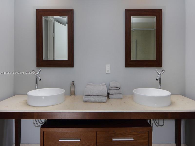 ICON BRICKELL NO TWO - Residential