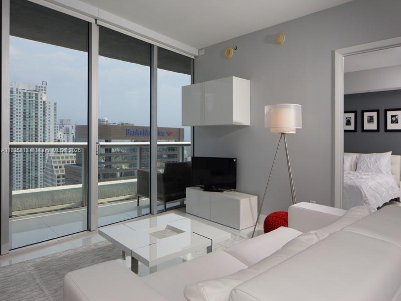 495 Brickell Ave 4205, Miami, FL, 33131/$995,000 3 495 Brickell Ave 4205