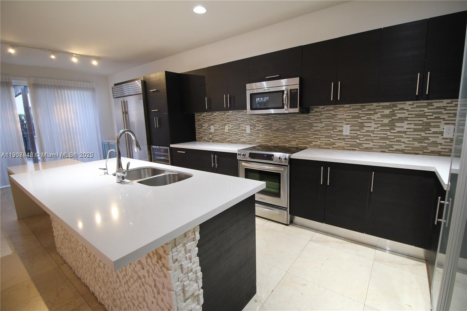 VINTAGE ESTATES - Residential Lease