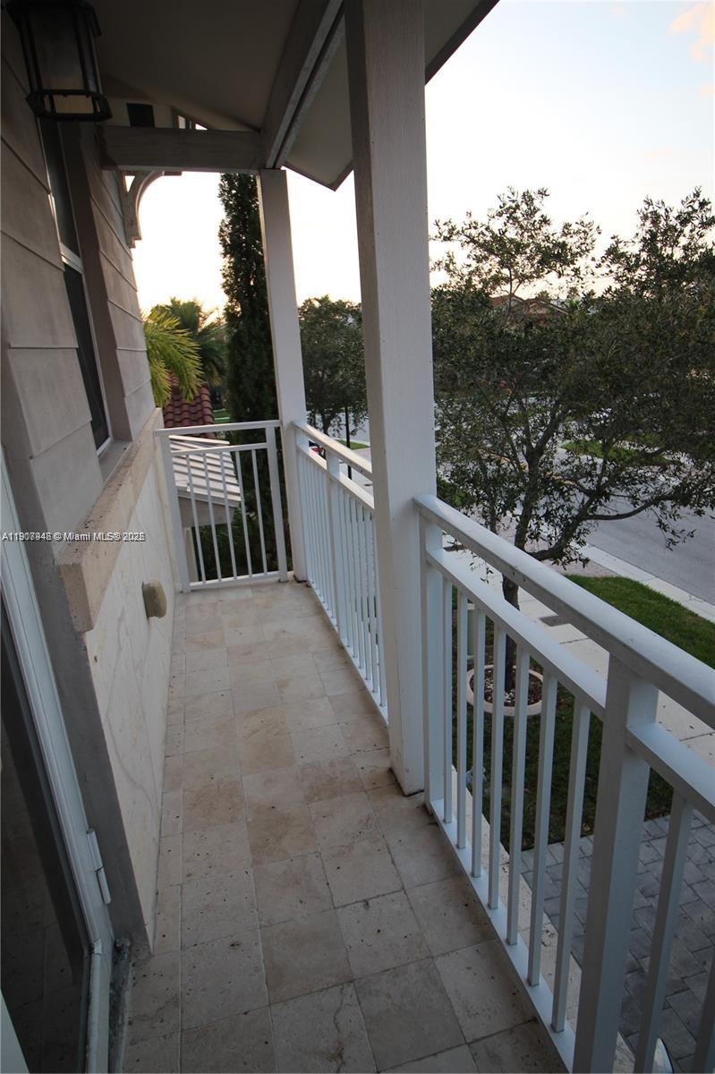 VINTAGE ESTATES - Residential Lease