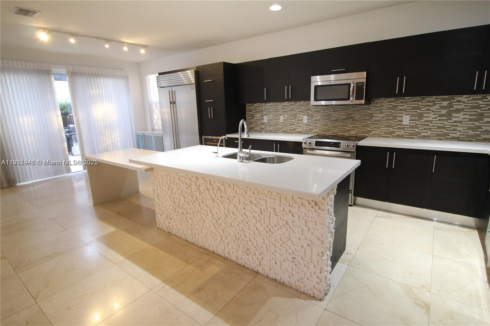 VINTAGE ESTATES - Residential Lease