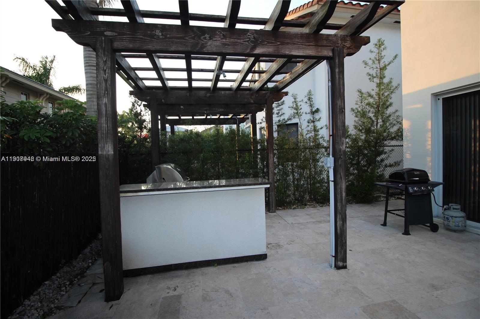 VINTAGE ESTATES - Residential Lease