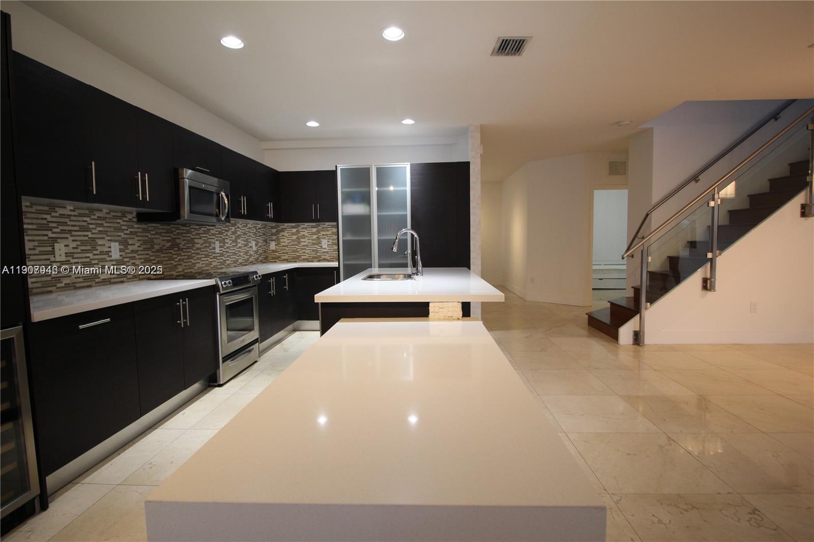 VINTAGE ESTATES - Residential Lease