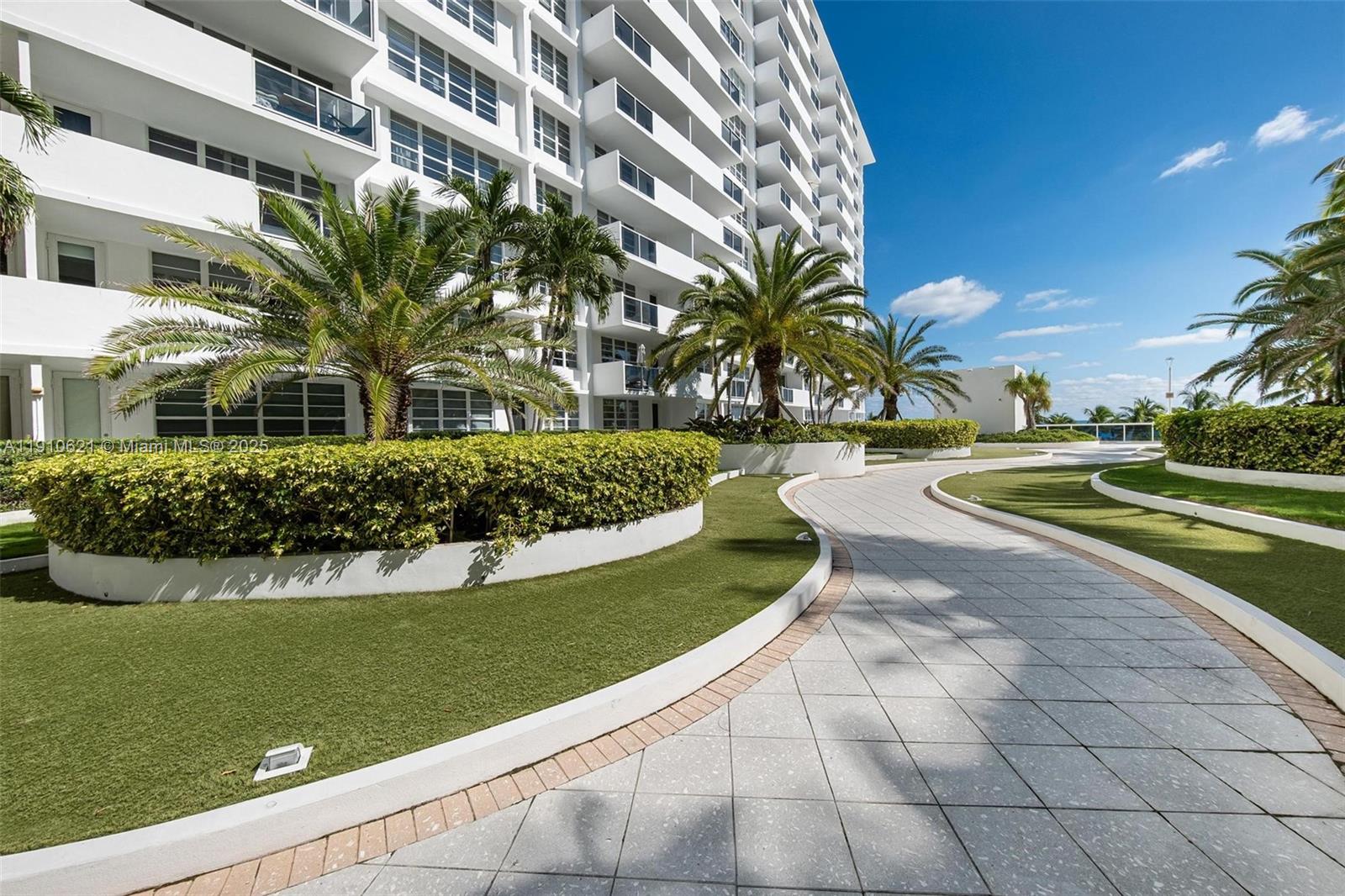 THE DECOPLAGE CONDO - Residential