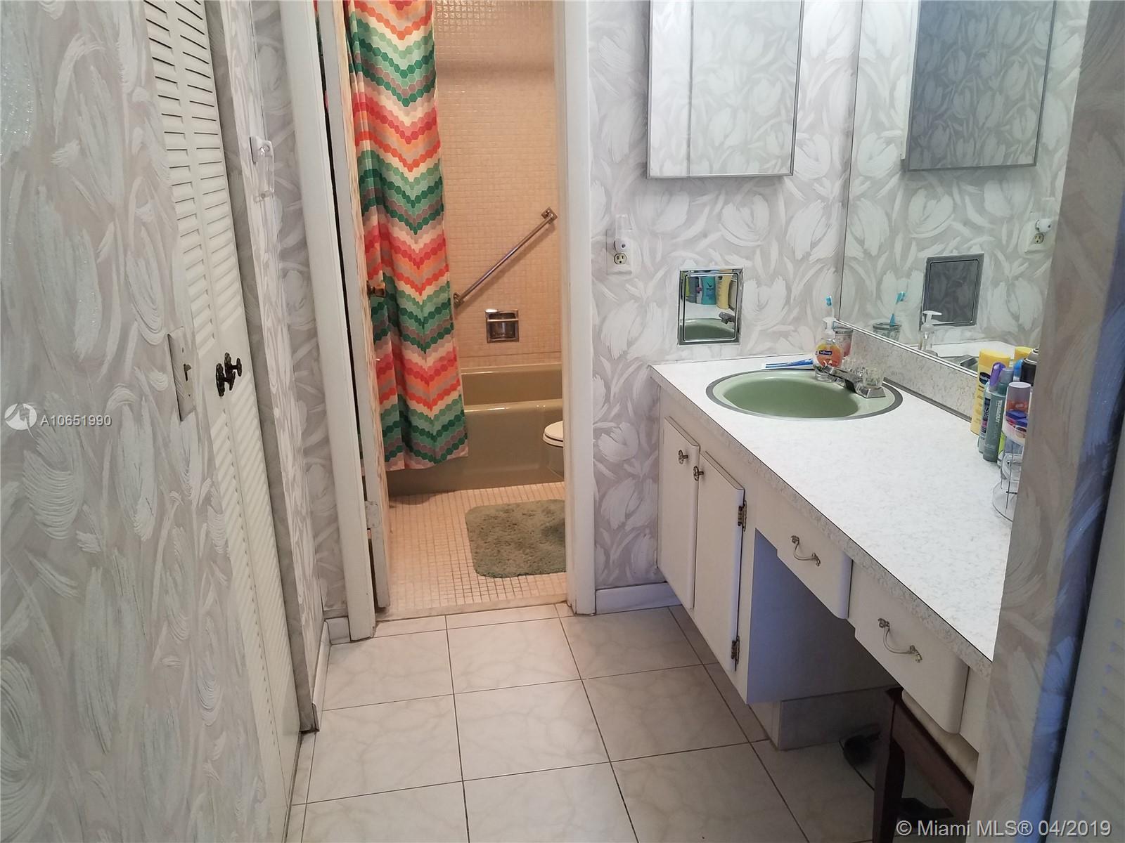 WINDWOOD CONDO - Residential