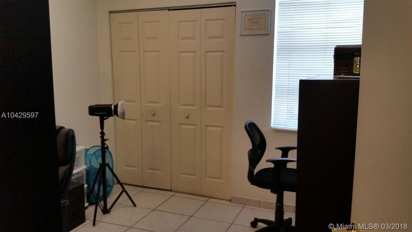 TWIN EXECUTIVE TOWERS CON - Residential Lease