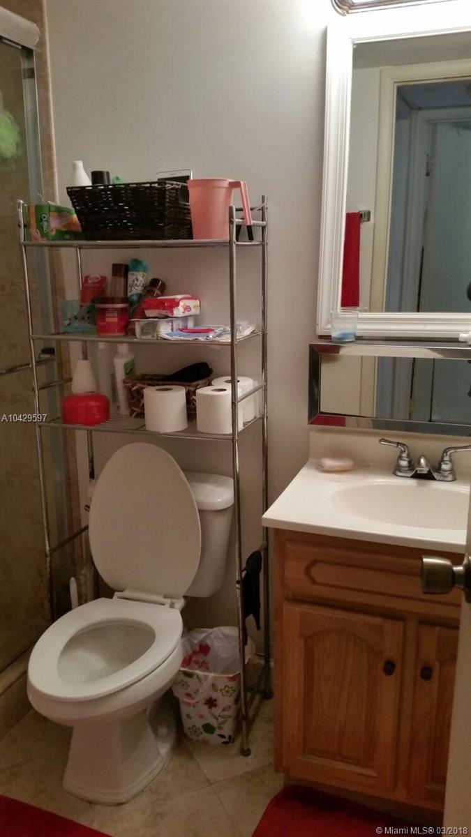 TWIN EXECUTIVE TOWERS CON - Residential Lease