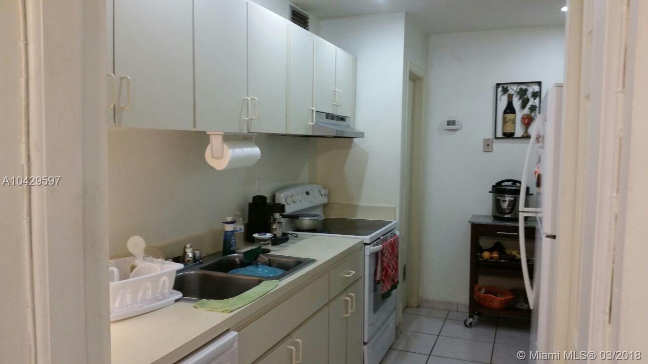 TWIN EXECUTIVE TOWERS CON - Residential Lease