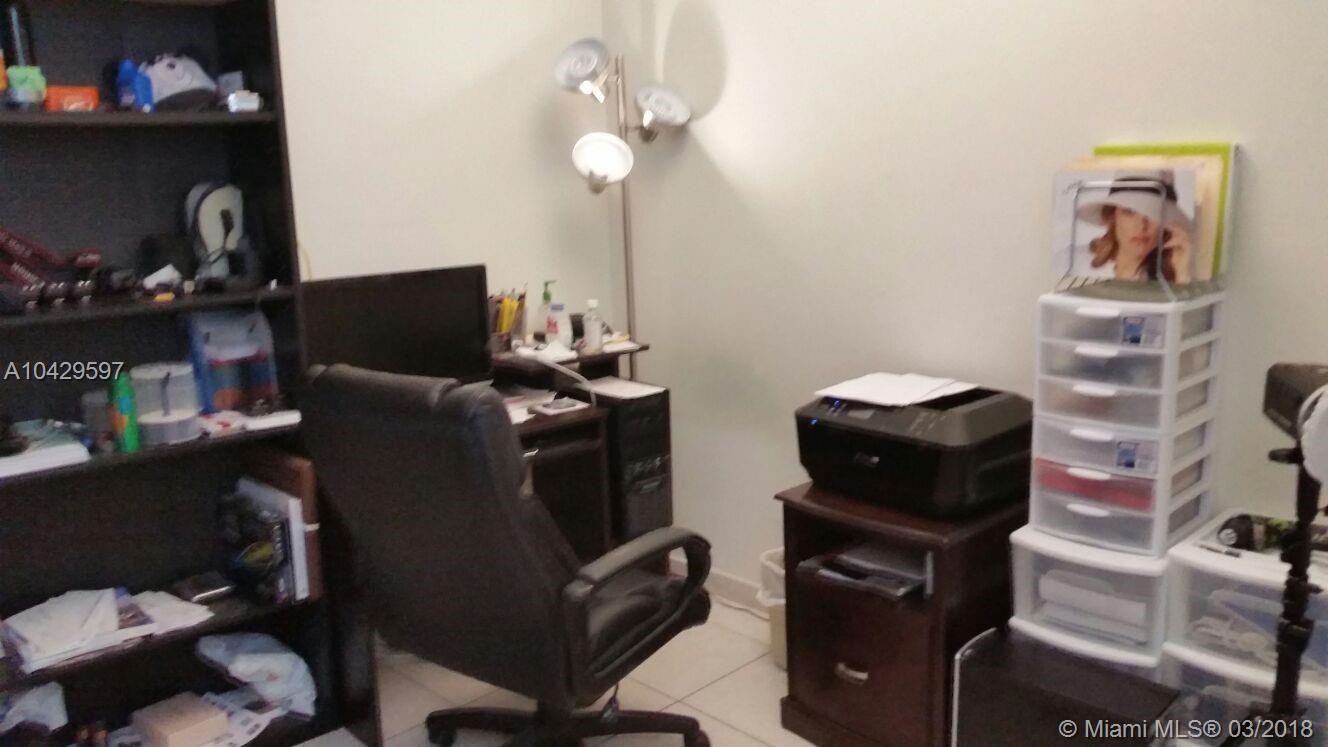TWIN EXECUTIVE TOWERS CON - Residential Lease