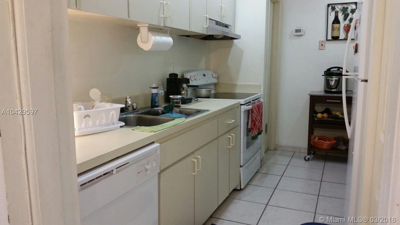 TWIN EXECUTIVE TOWERS CON - Residential Lease