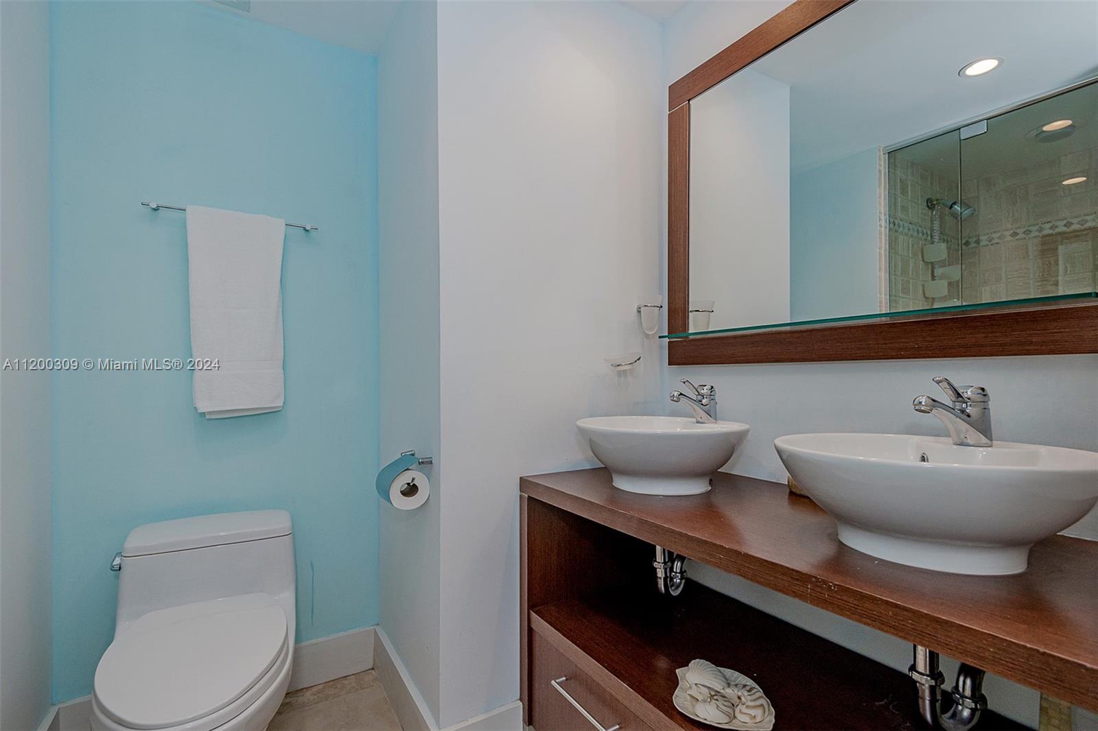 RONEY PALACE CONDO - Residential Lease