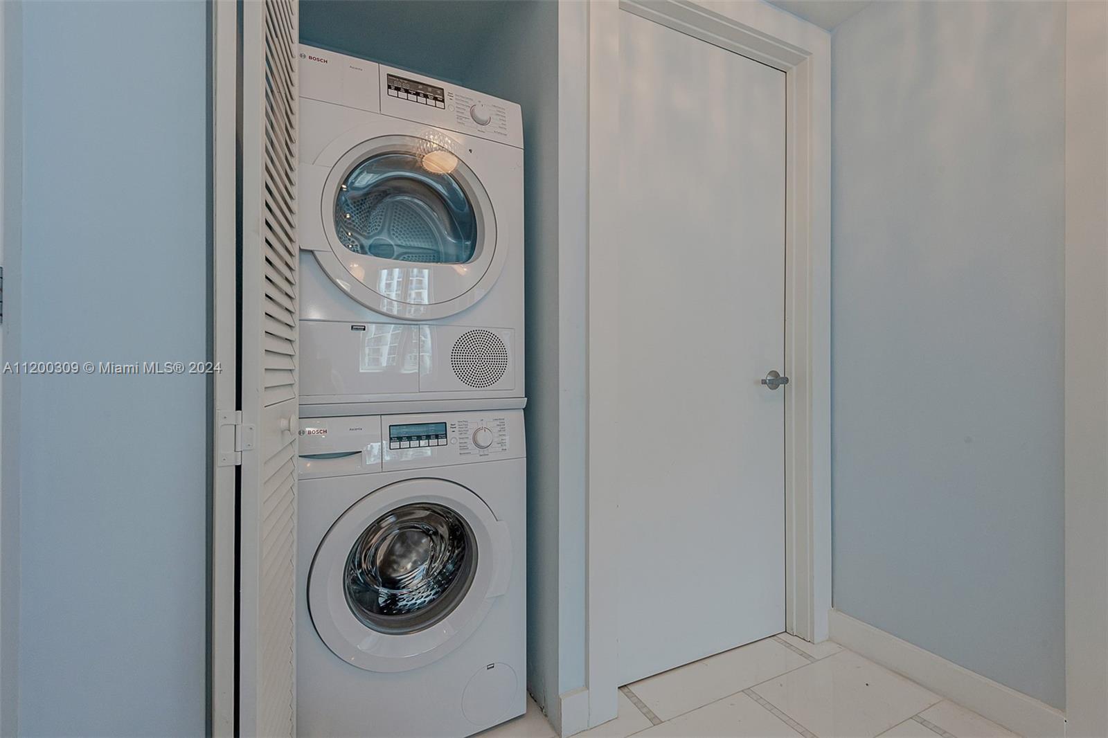 RONEY PALACE CONDO - Residential Lease