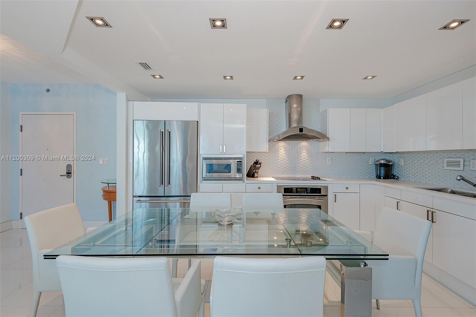 RONEY PALACE CONDO - Residential Lease