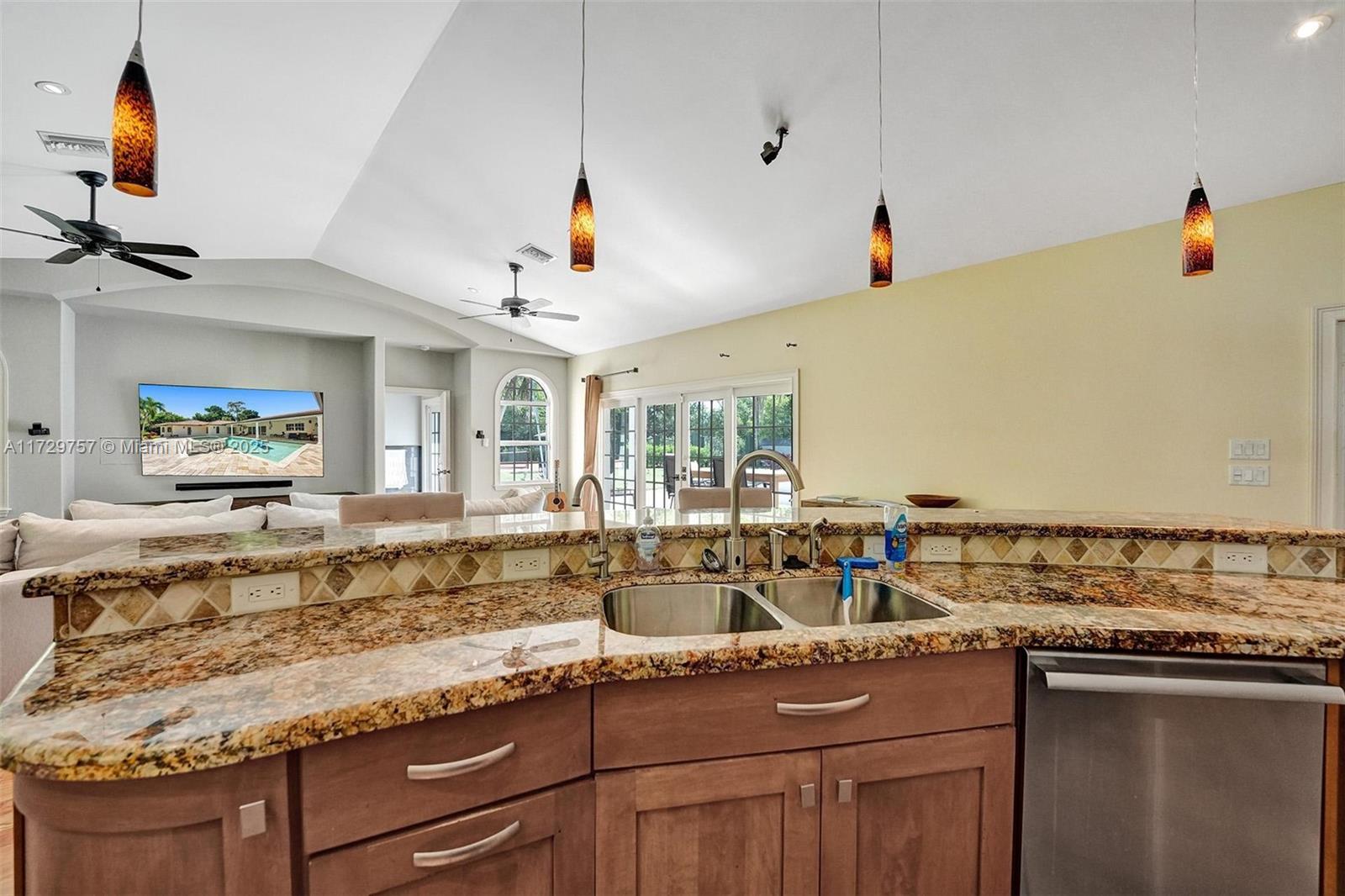 TAMARRON - Residential Lease