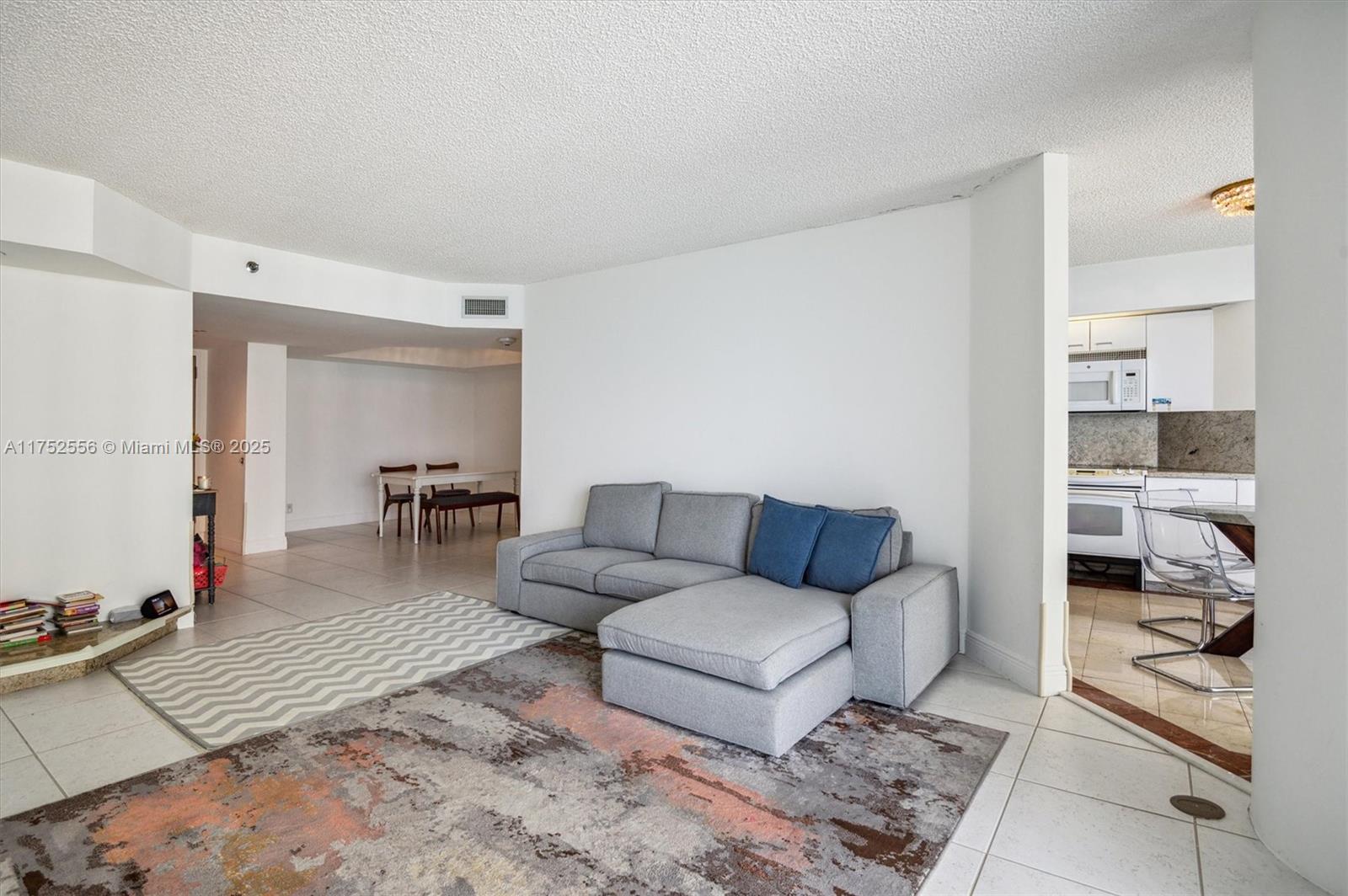 16485 Collins Ave 2035