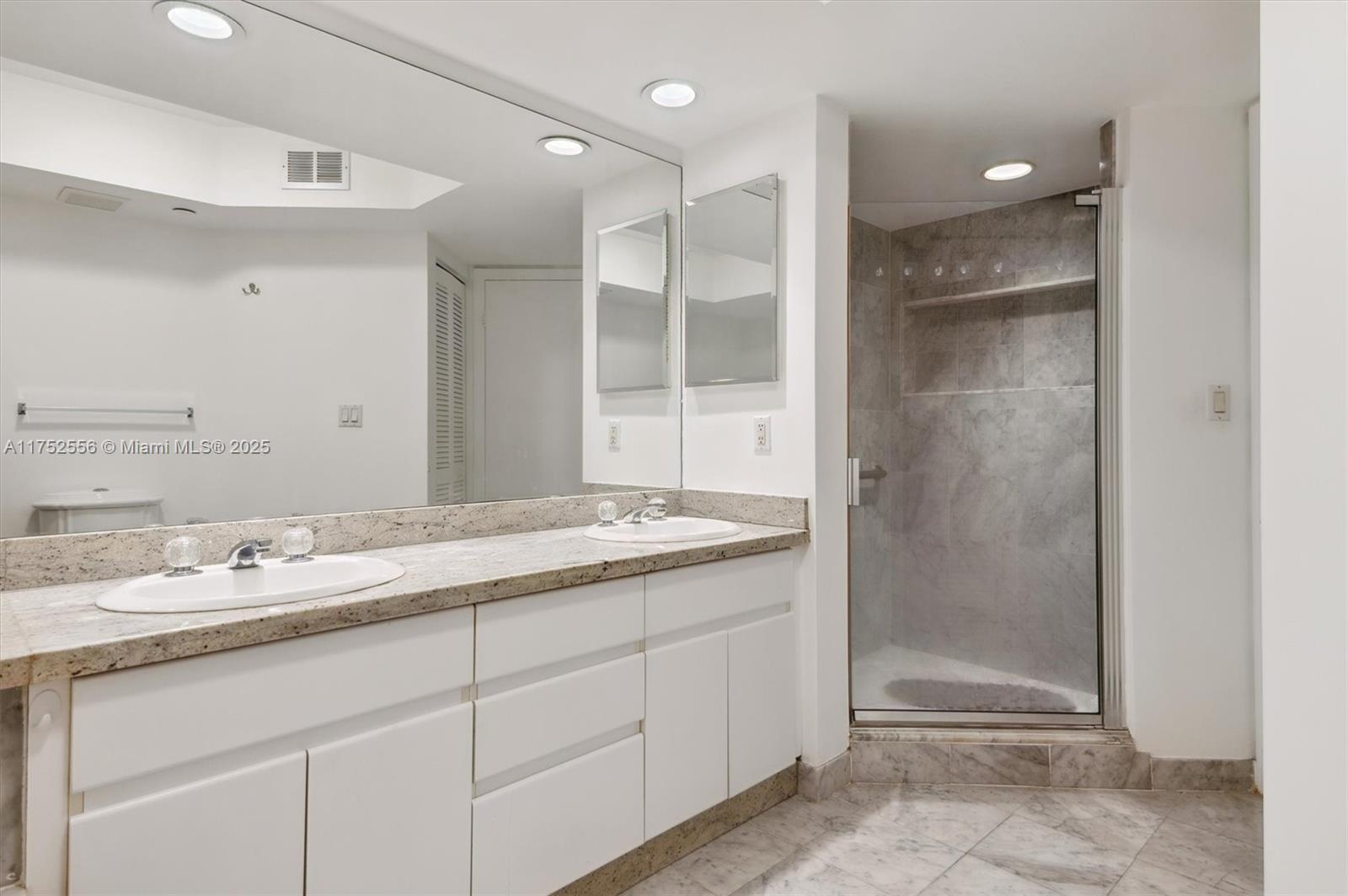 OCEANIA III CONDO - Residential
