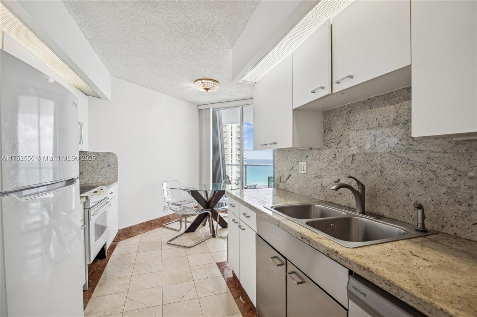16485 Collins Ave 2035