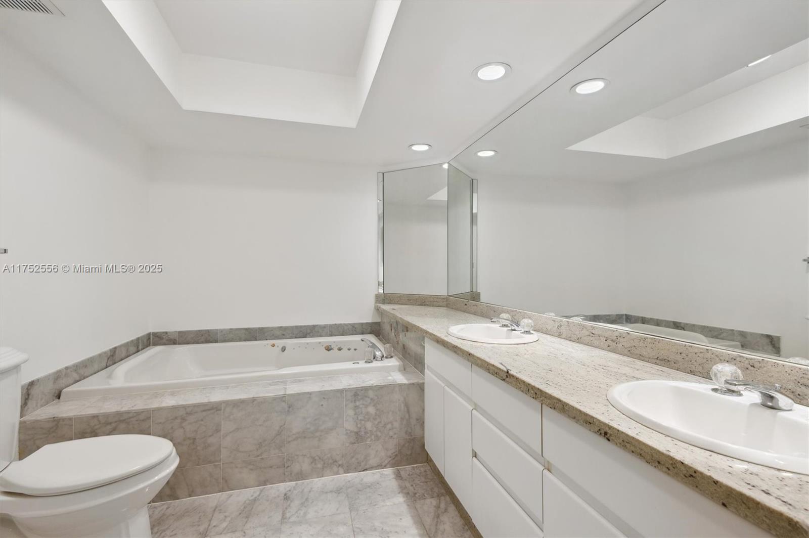 OCEANIA III CONDO - Residential