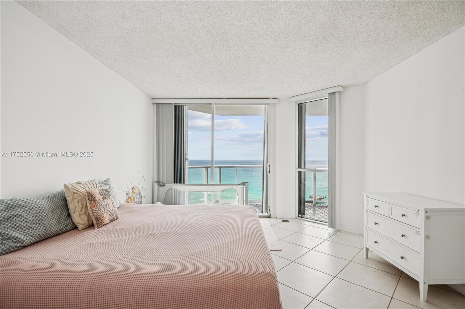 OCEANIA III CONDO - Residential