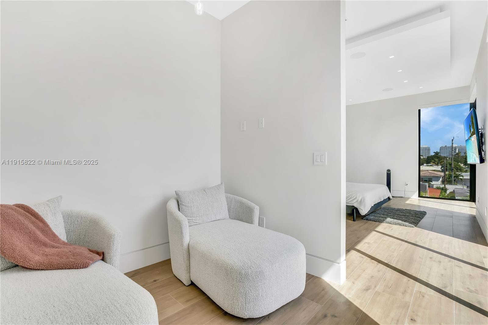 ALTOS DEL MAR NO 4 - Residential